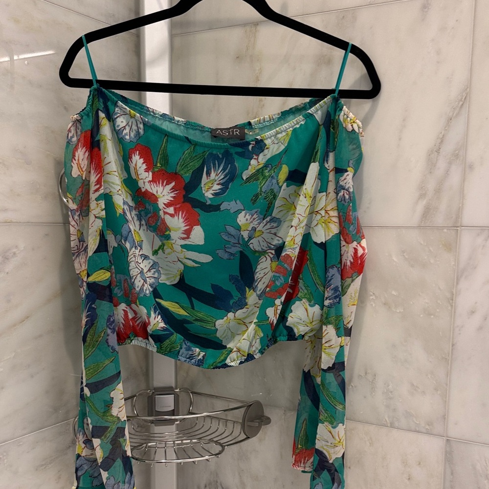 ASTR Women's Open Shoulder Floral Blouse